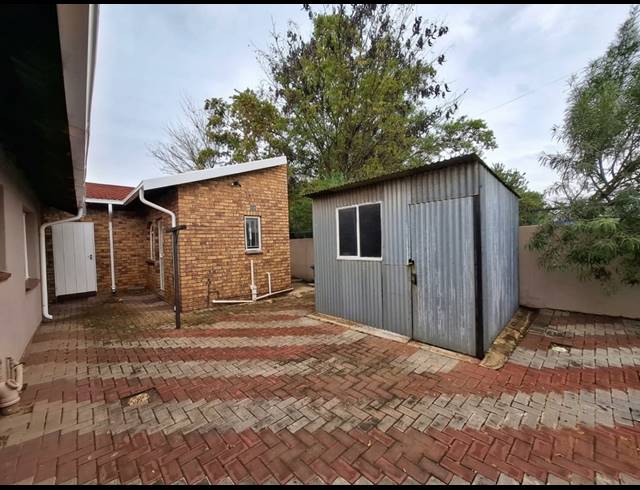 2 BEDROOM FREEHOLD FOR SALE IN EVATON WEST